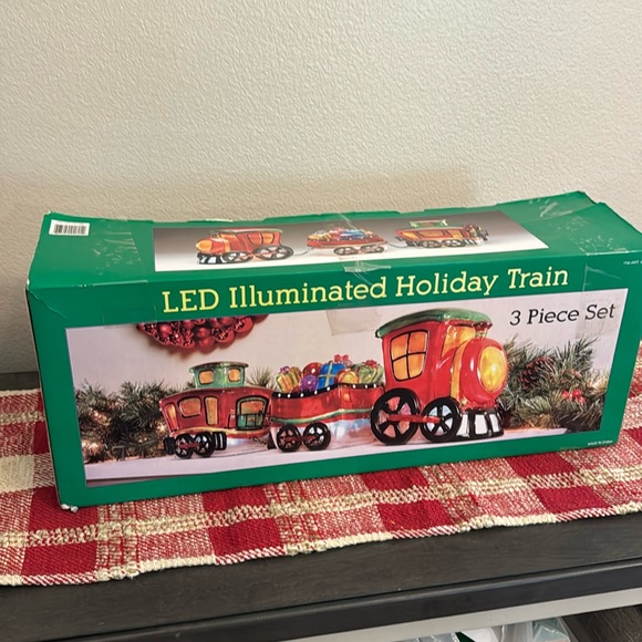Vintage styled battery operated LED Holiday Train! Comes with original box! - Picture 5 of 8
